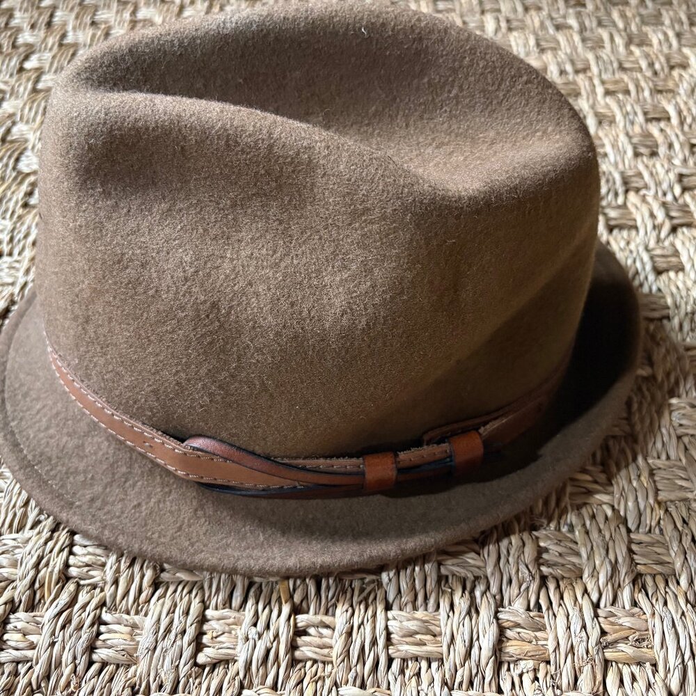 Saks Fifth Avenue tan wool felt trilby hat with leather trim